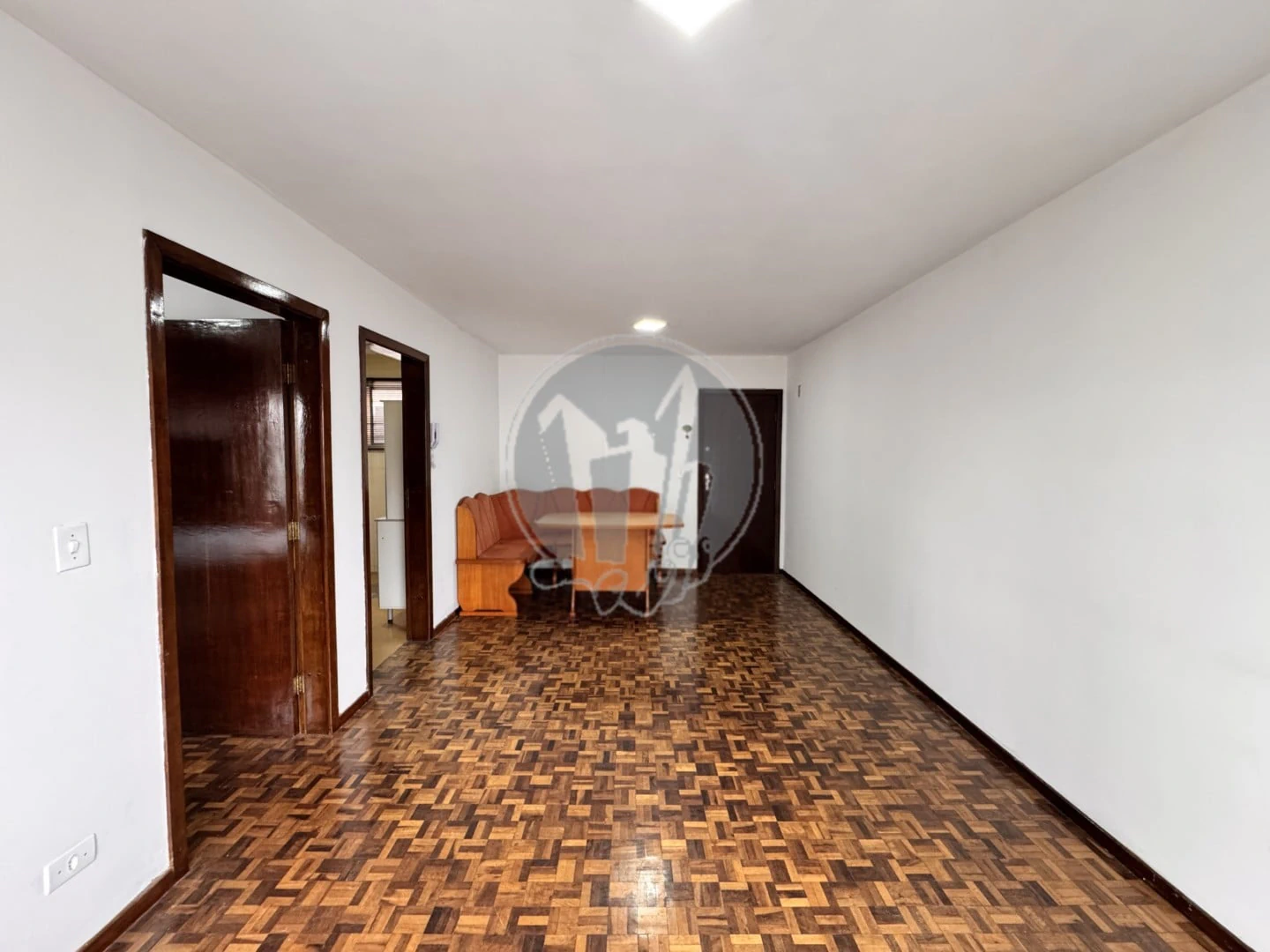 Деревянный пол или ламинат и 1 спальня: квартира 38 м² — photo 15