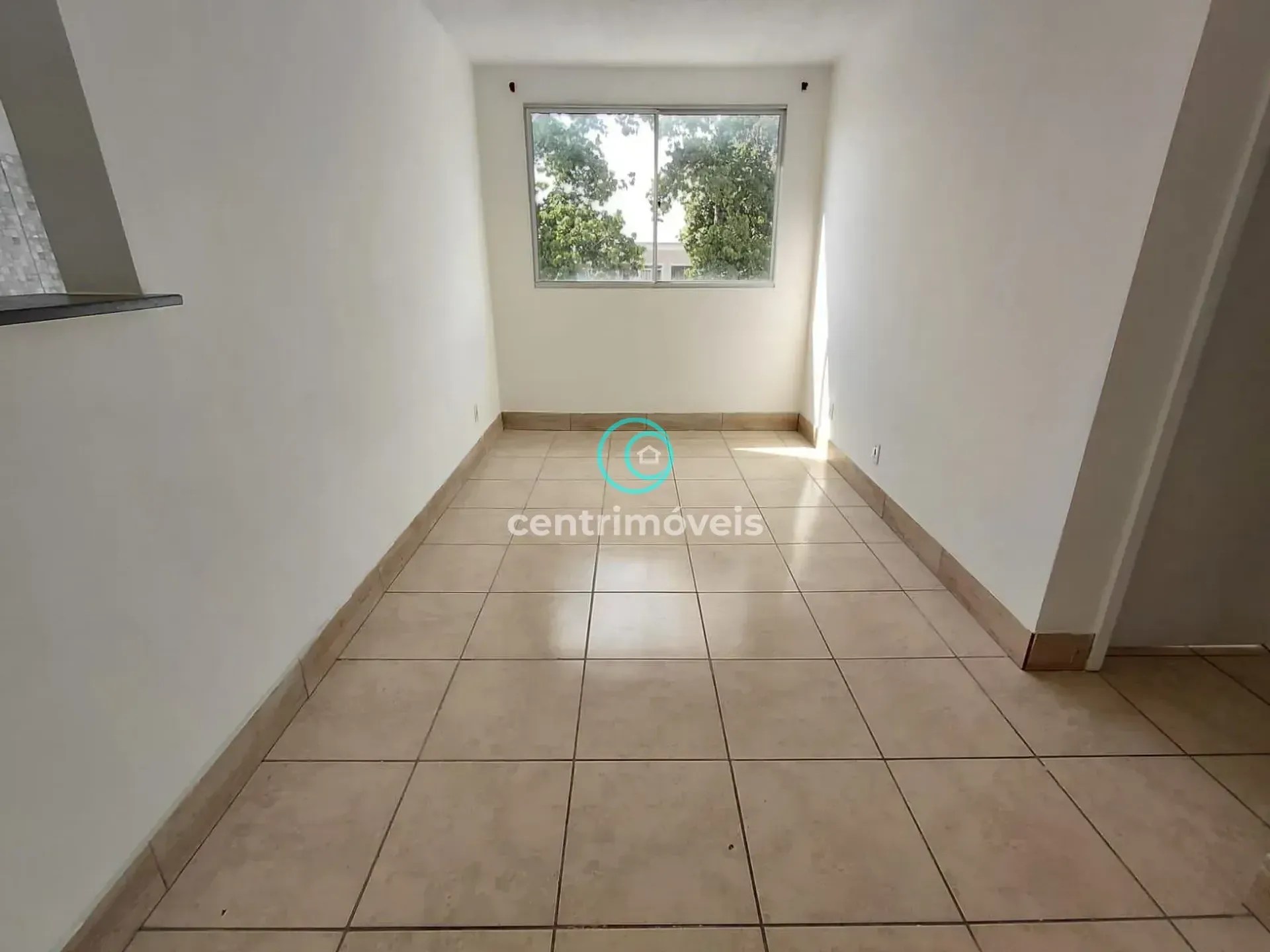 2-bedroom apartment with 1 parking space and compact kitchen
