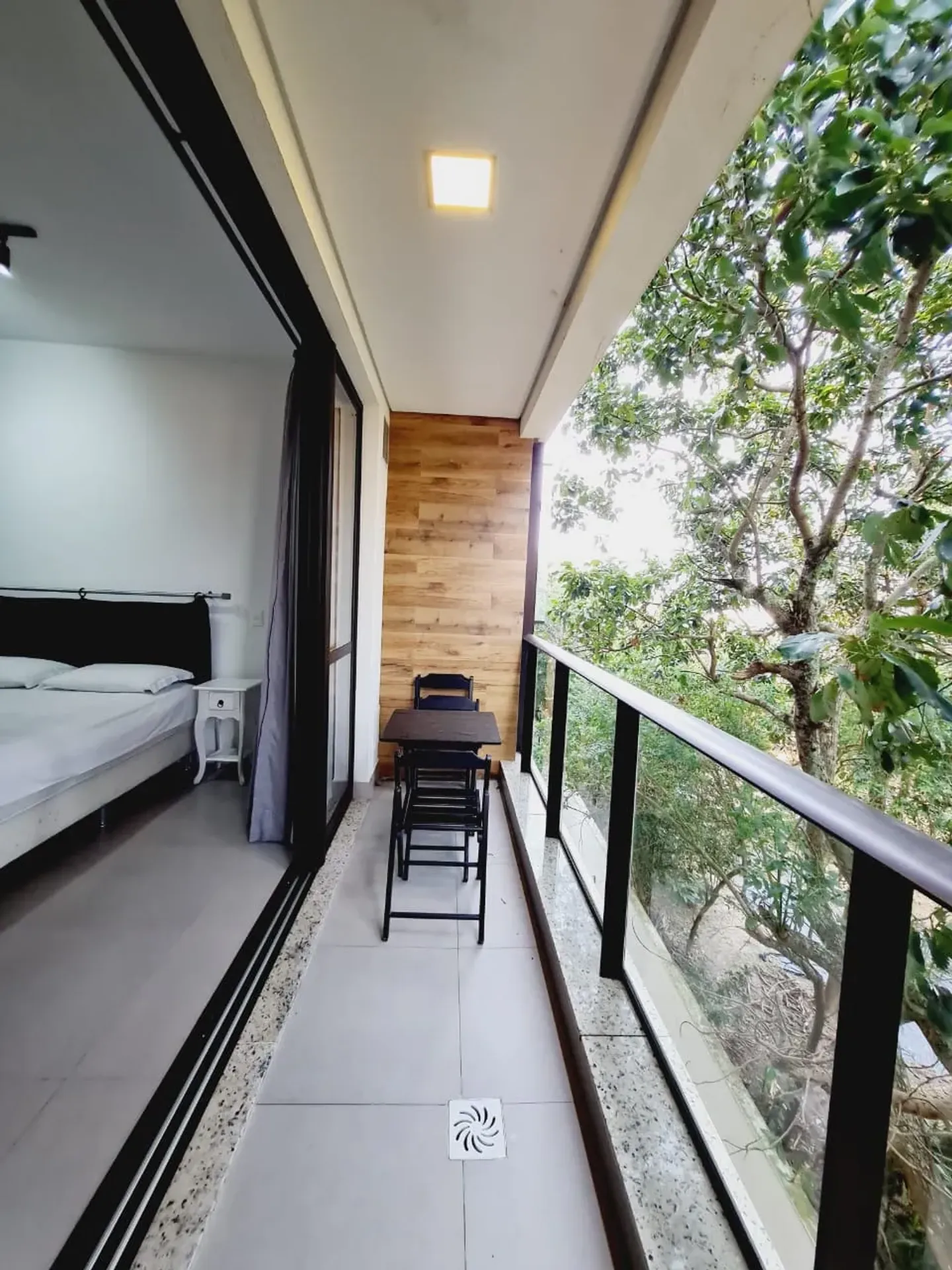 Studio with balcony grill and included parking spot — photo 36