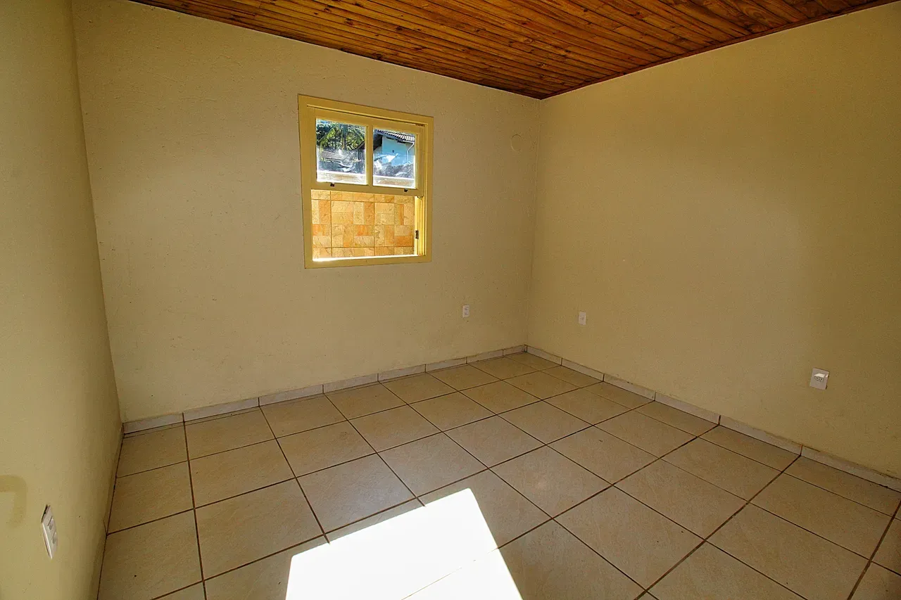 Balcony with a grill in a 2-bedroom house, 60 m² — photo 7