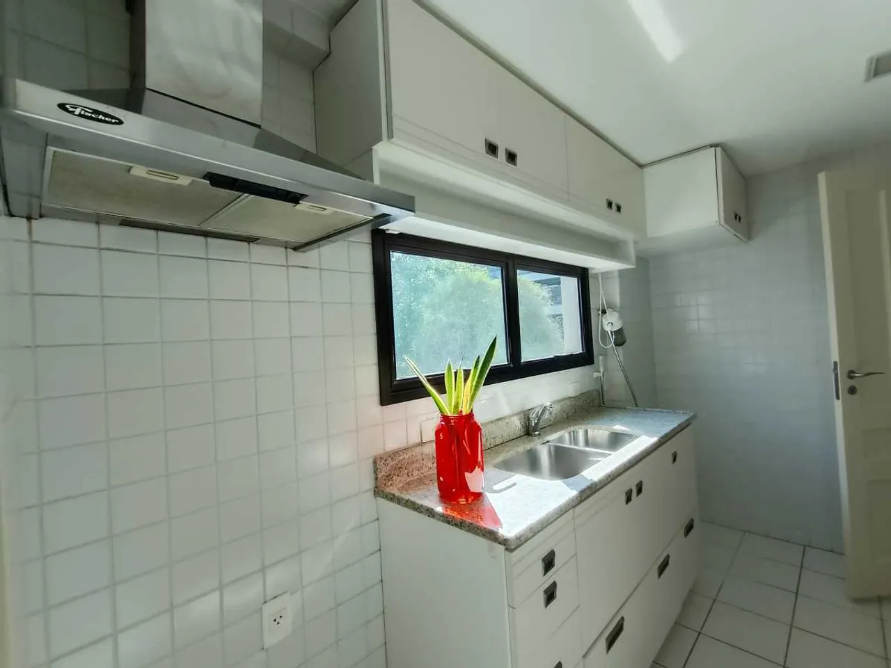 Apartamento mobiliado com 3 quartos e 5 banheiros — photo 2