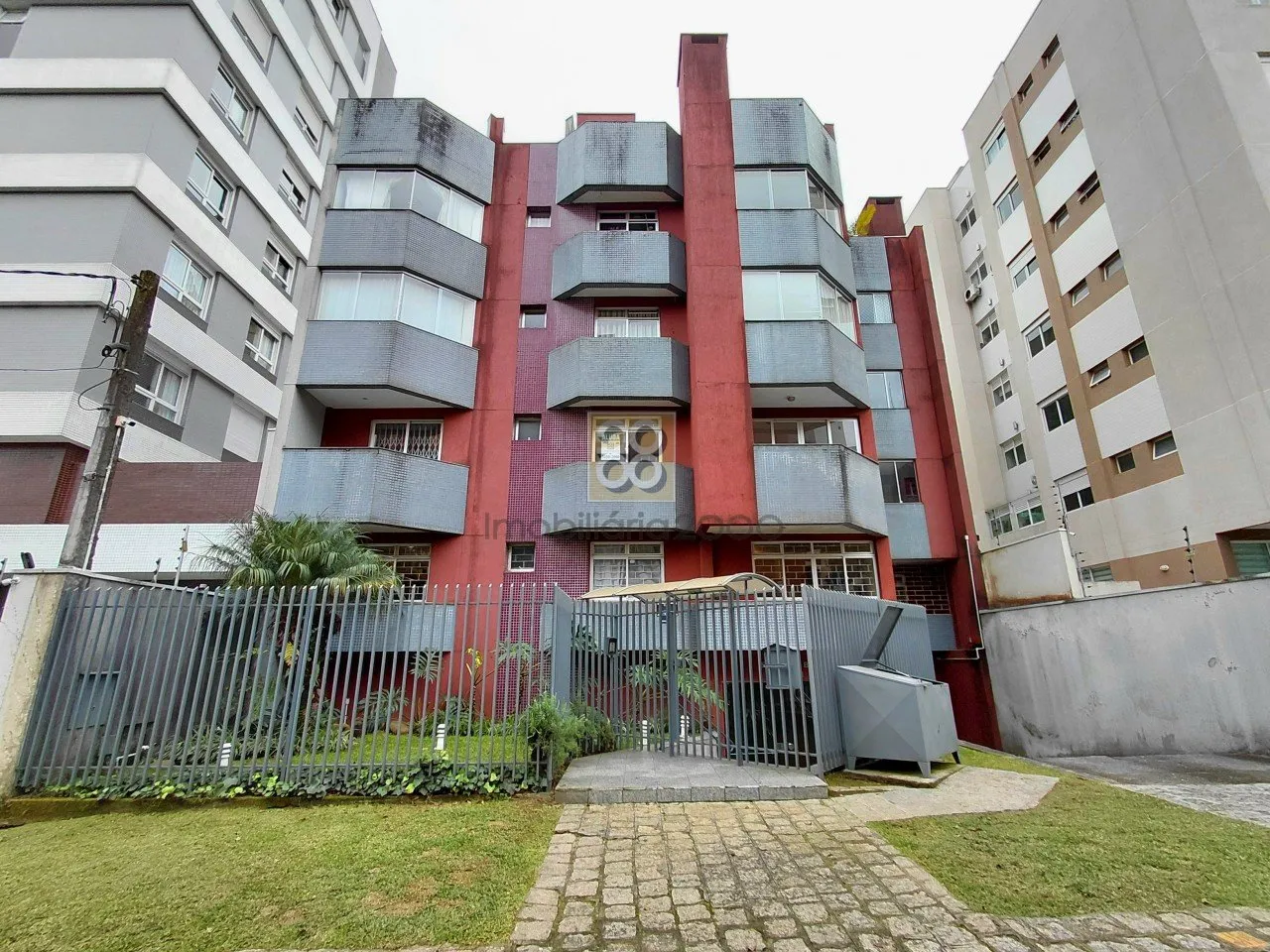 2-bedroom apartment with a suite and 2 bathrooms