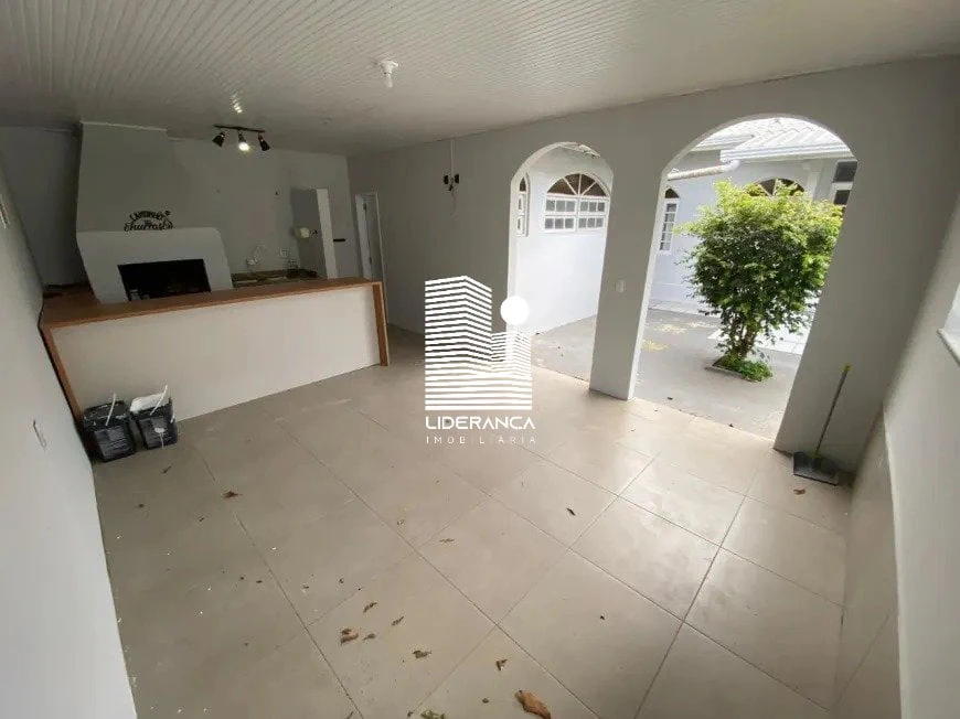 4-bedroom house with private garden and BBQ area