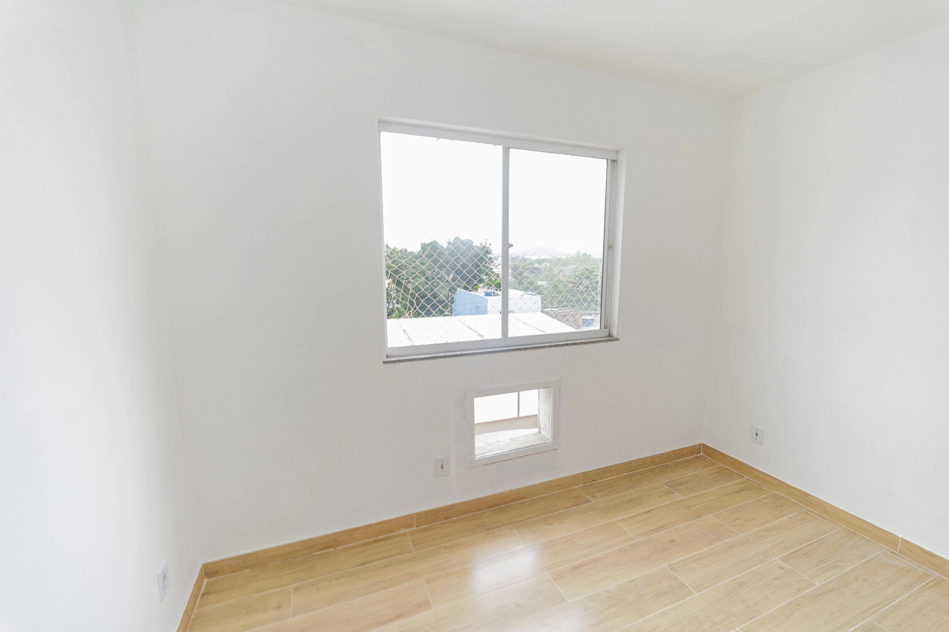 Apartment, 53 m², with wood or laminate floors — photo 23