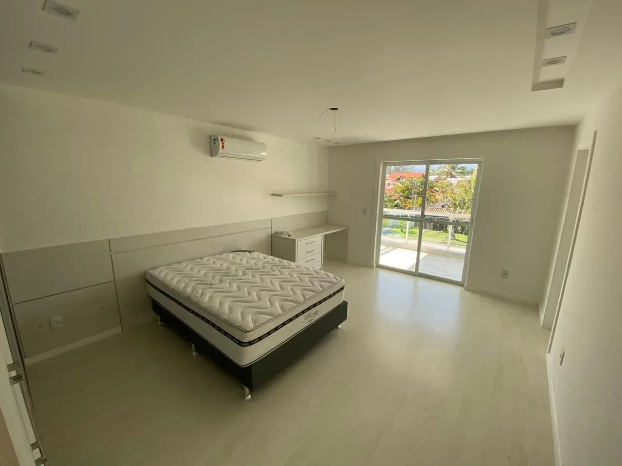 Unfurnished house with 5 bedrooms and 5 bathrooms — photo 10