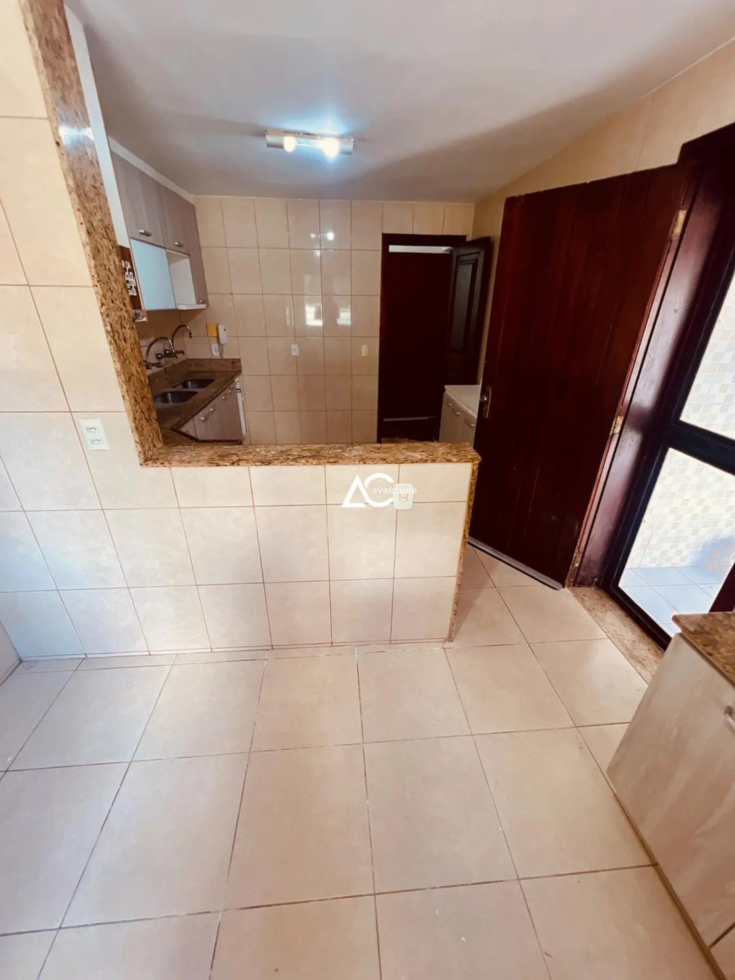 House with 5 bedrooms and 5 bathrooms plus a pool — photo 11
