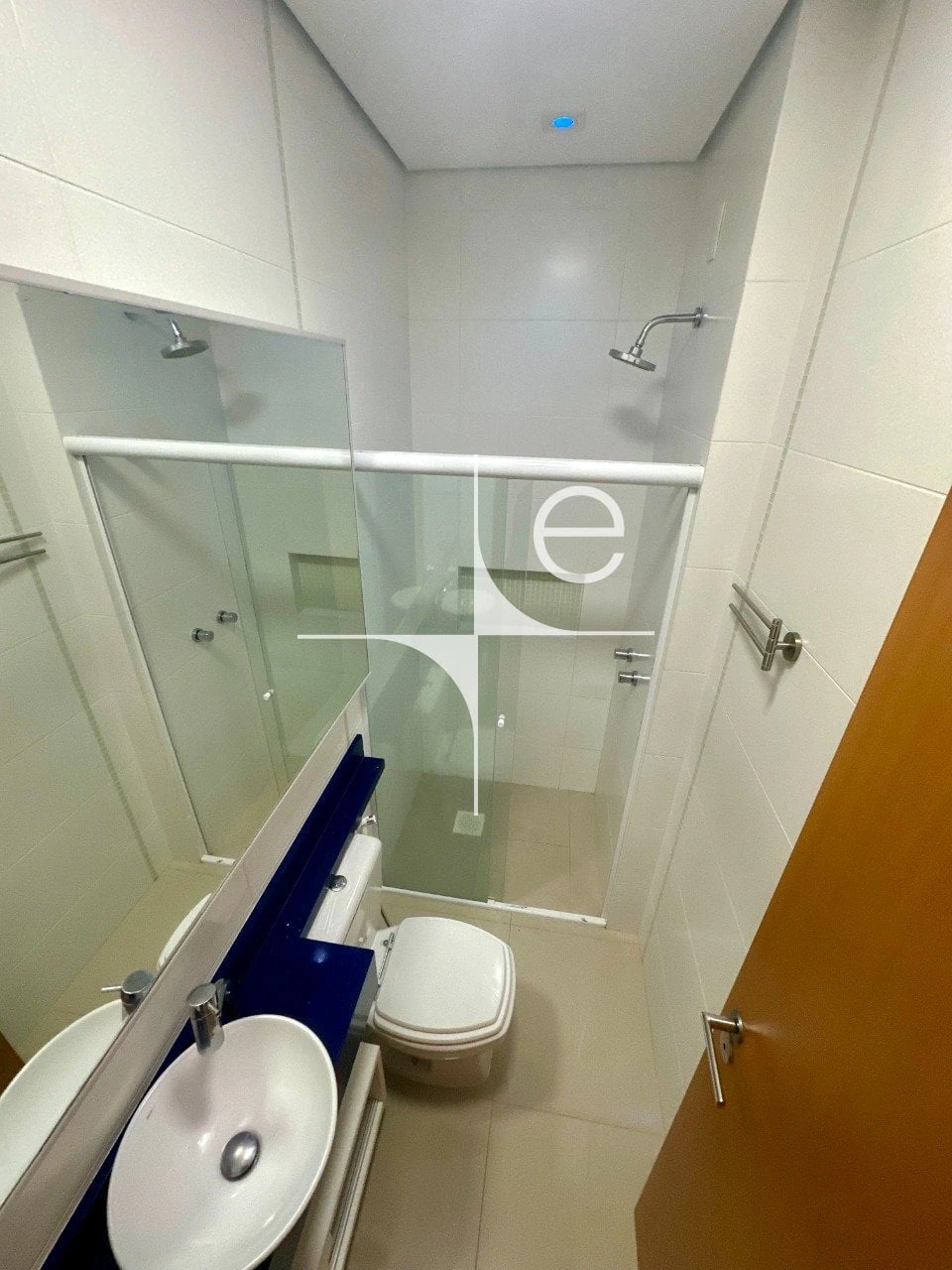 Walk-in closet in a 2-bedroom apartment, 98 m² — photo 25