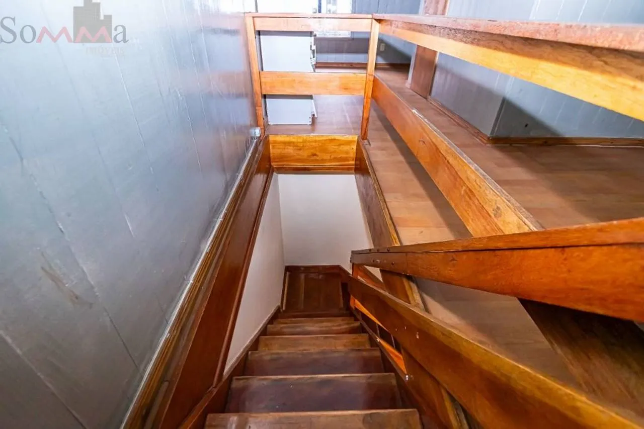 2-bedroom apartment with wood or laminate floors — photo 39