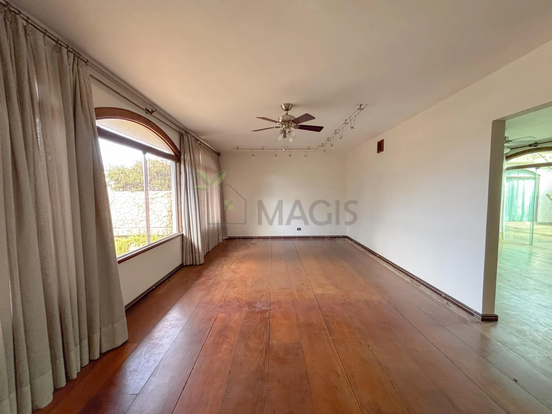 Будинок 604 м² з 4 спальнями та 4 ванними кімнатами — photo 31