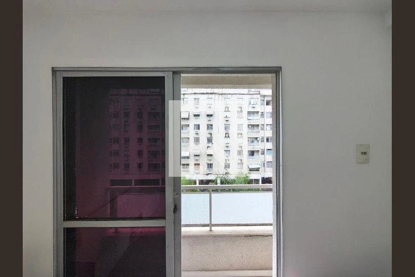 2-bedroom apartment in a building with a gym — photo 17