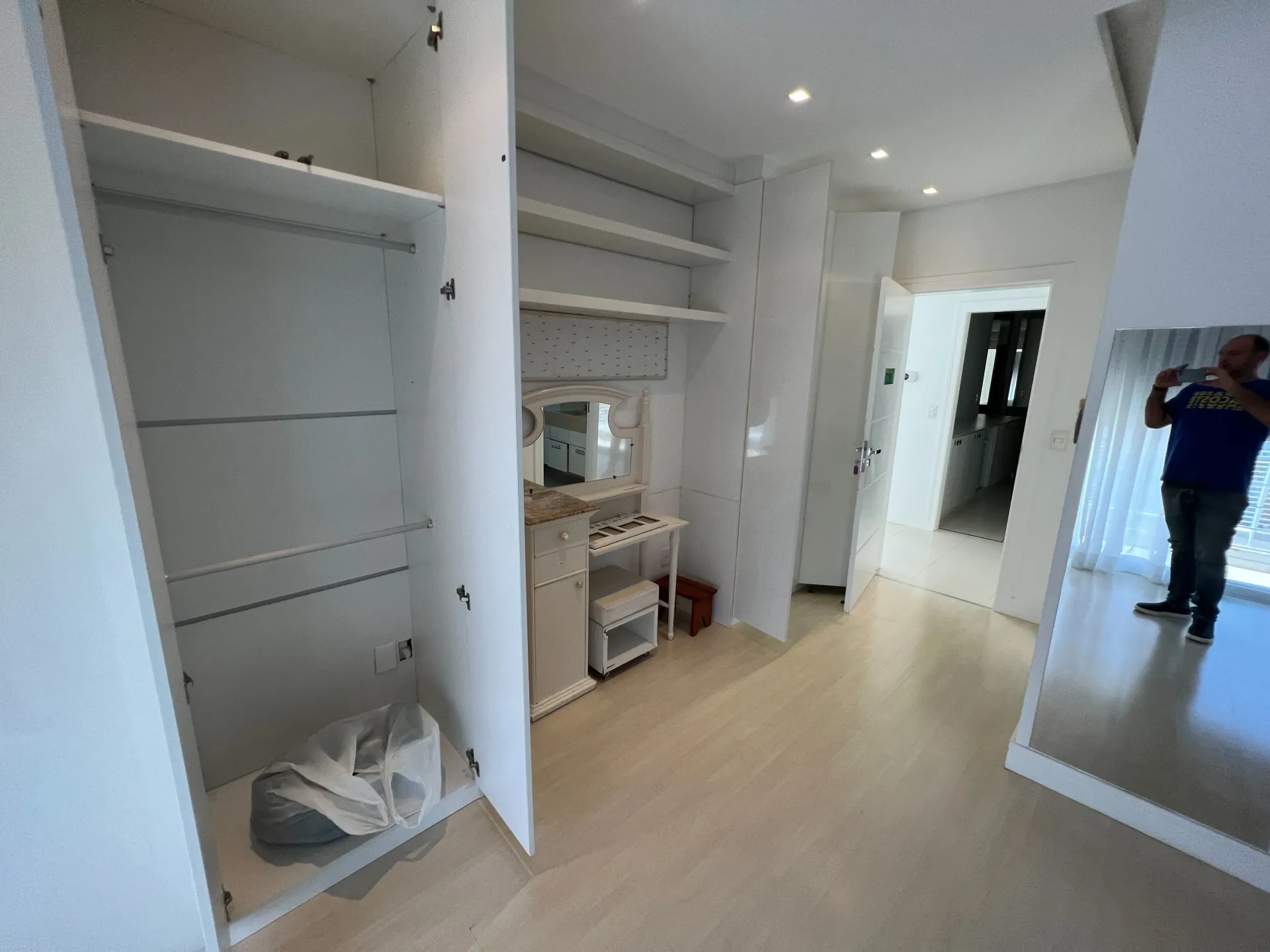 Furnished house with 6 en-suite bedrooms and private BBQ — photo 11