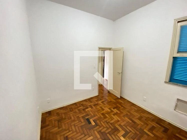 Wood or laminate floors in a one-bedroom apartment, 50 m² — photo 36
