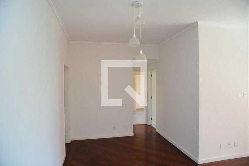 2-bedroom apartment in a building with a gym — photo 9