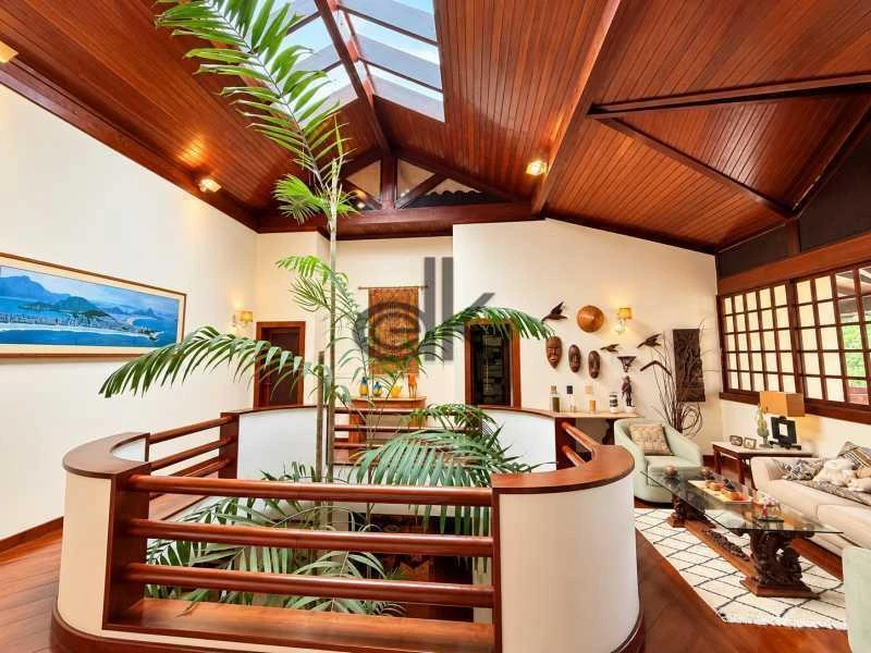 5-bedroom house with a home office — photo 4