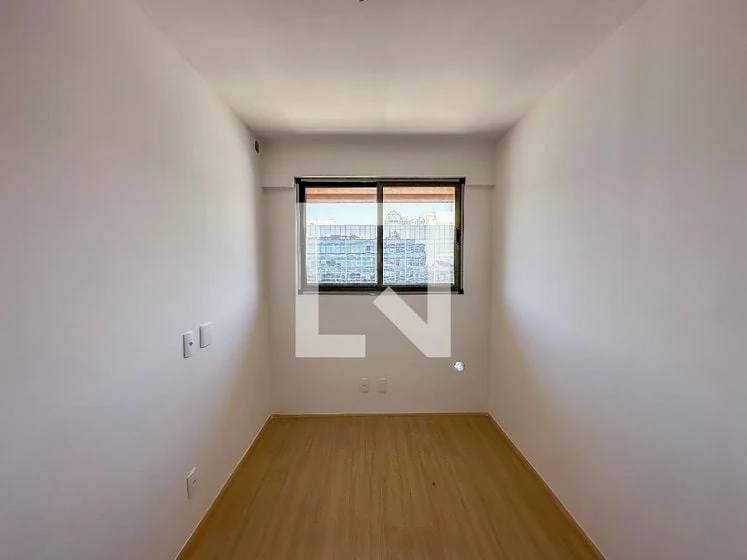 2-bedroom apartment in a building with a gym — photo 8