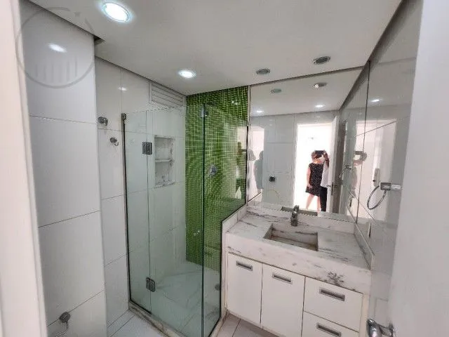 2-bedroom apartment with 2 bathrooms and glass balcony — photo 4