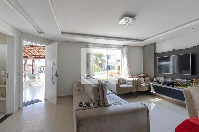Furnished house with 3 bedrooms and 6 parking spaces — photo 2
