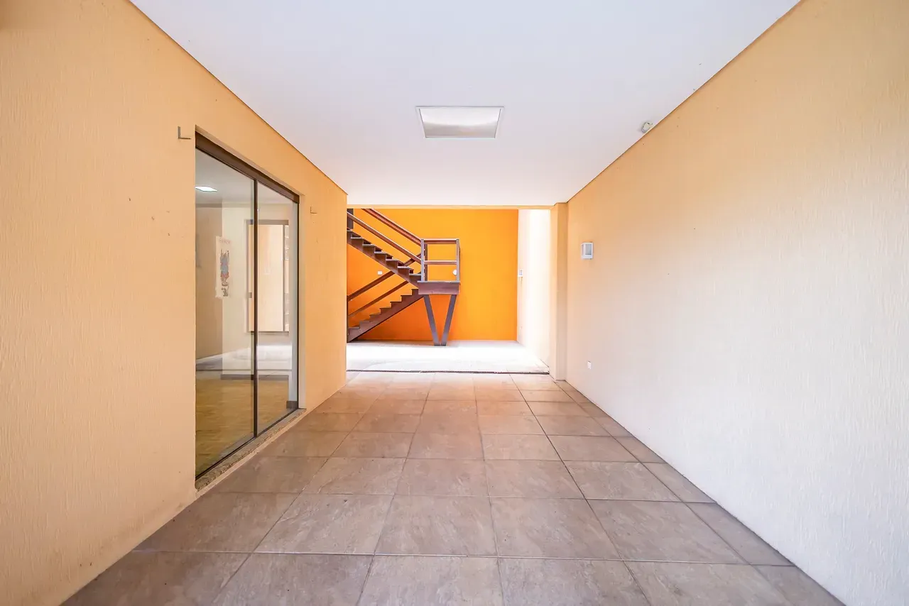 Furnished house with 5 bedrooms and 470 m² — photo 105