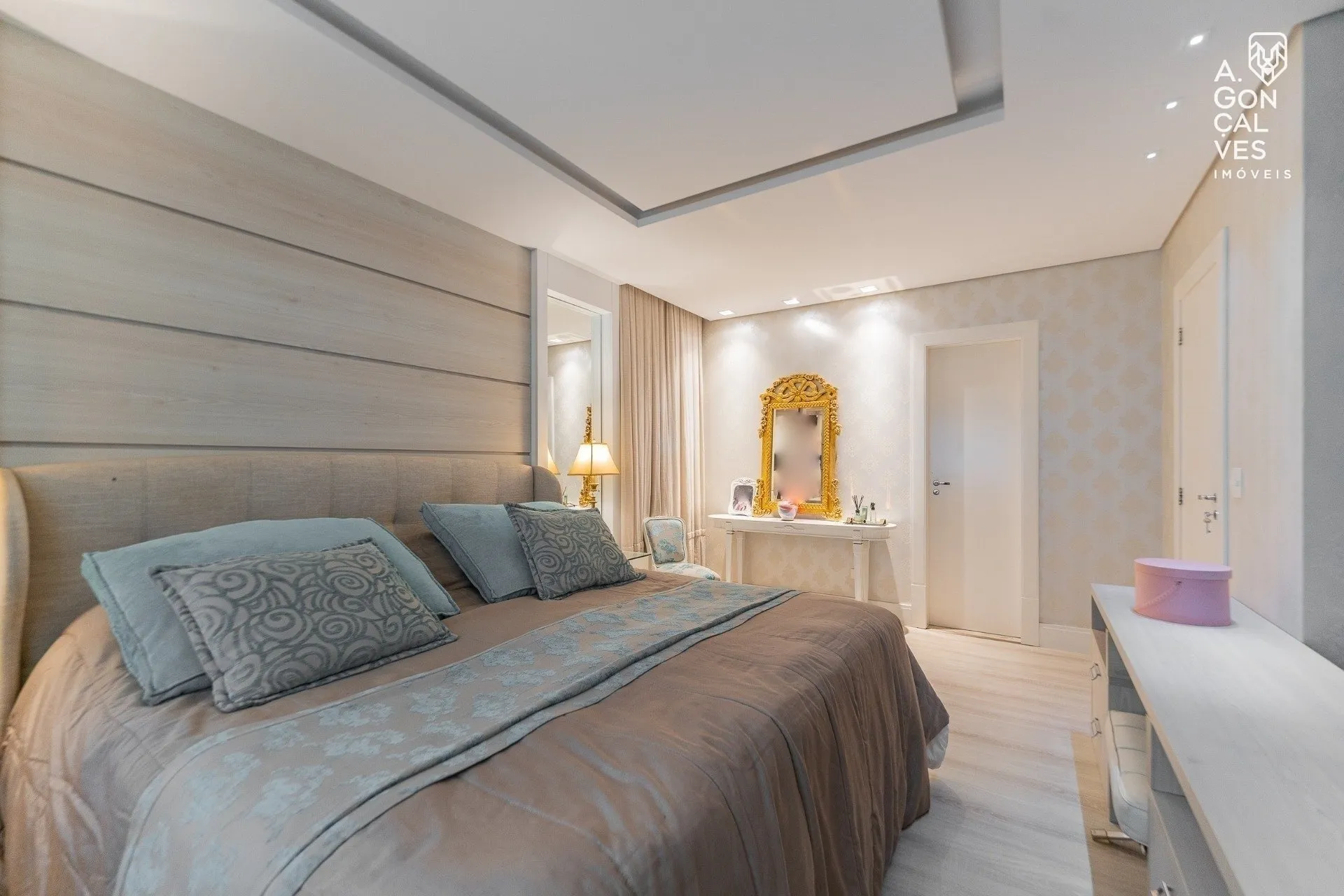 Квартира с 3 спальнями, 5 санузлами и 3 местами — photo 16