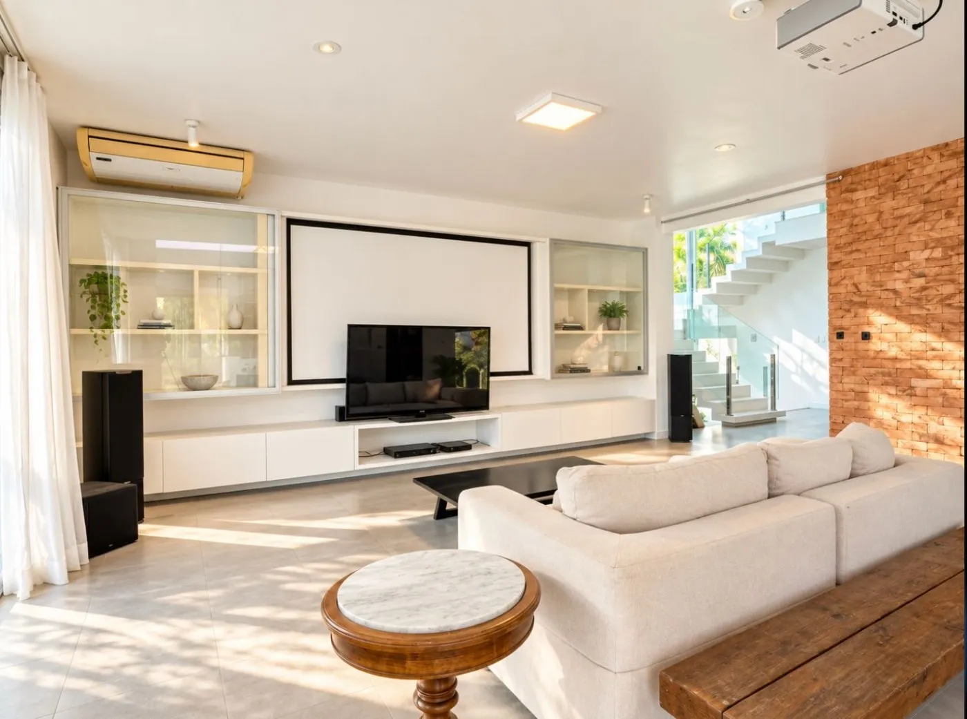 4-bedroom house with a water view — photo 7