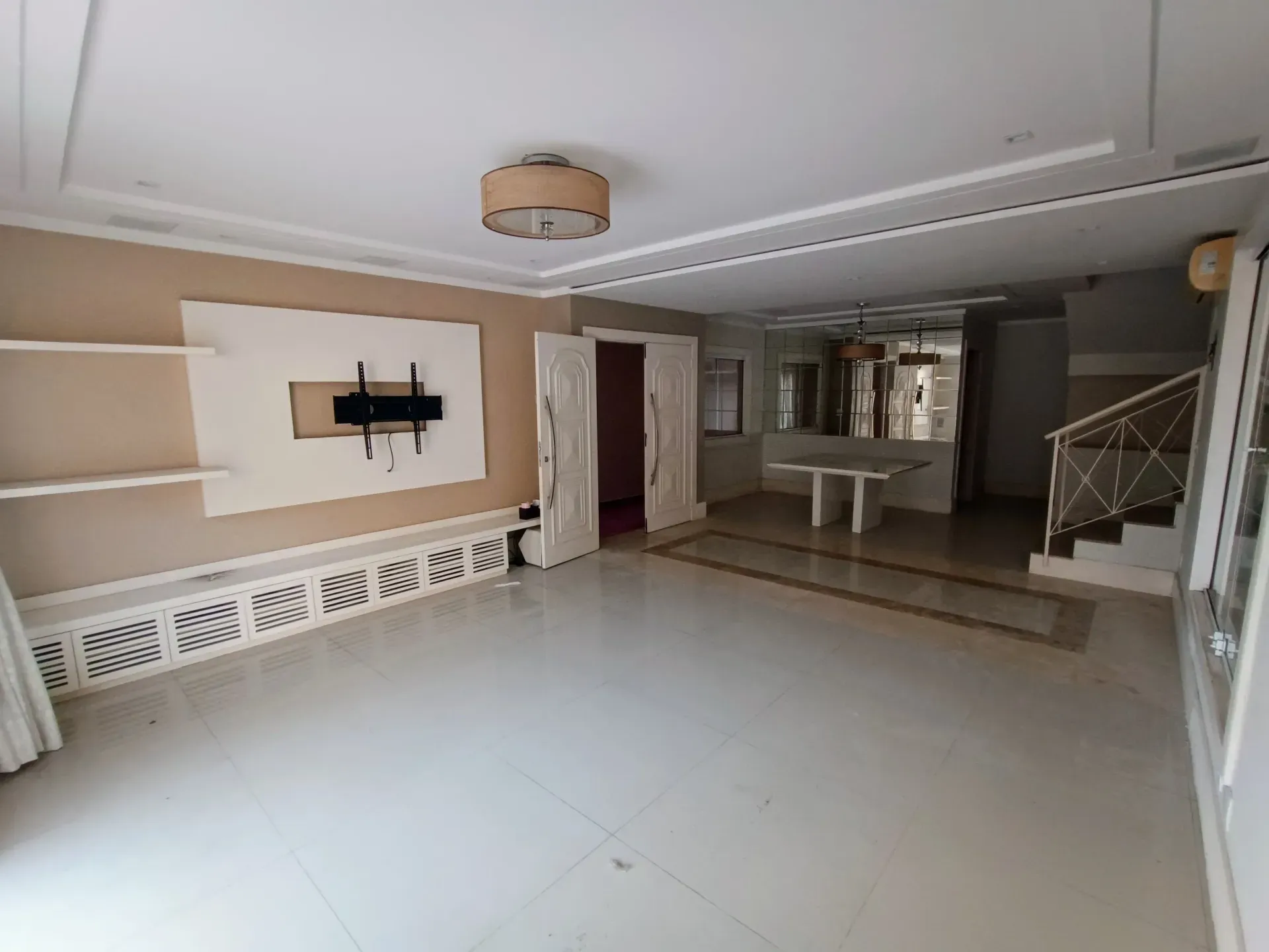 Unfurnished house with 4 bedrooms and 5 bathrooms — photo 5