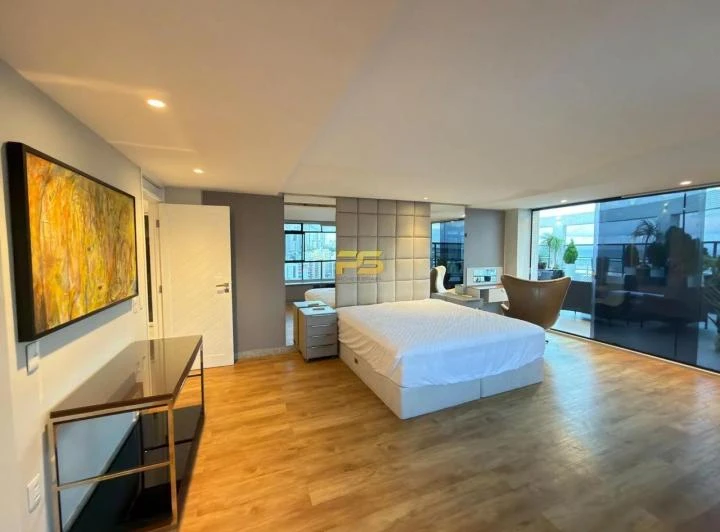 Квартира 460 м² з 4 спальнями та балконом із склінням — photo 2