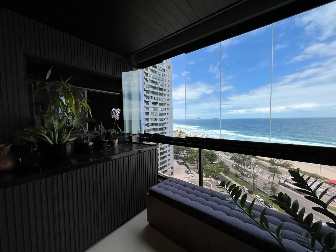 Apartment on the 11th floor with a water view — photo 6