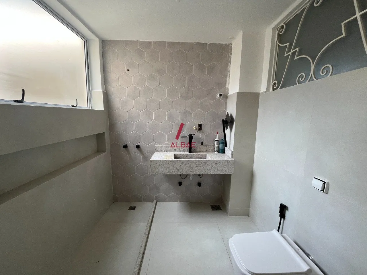 3-bedroom apartment with glassed-in balcony windows — photo 15