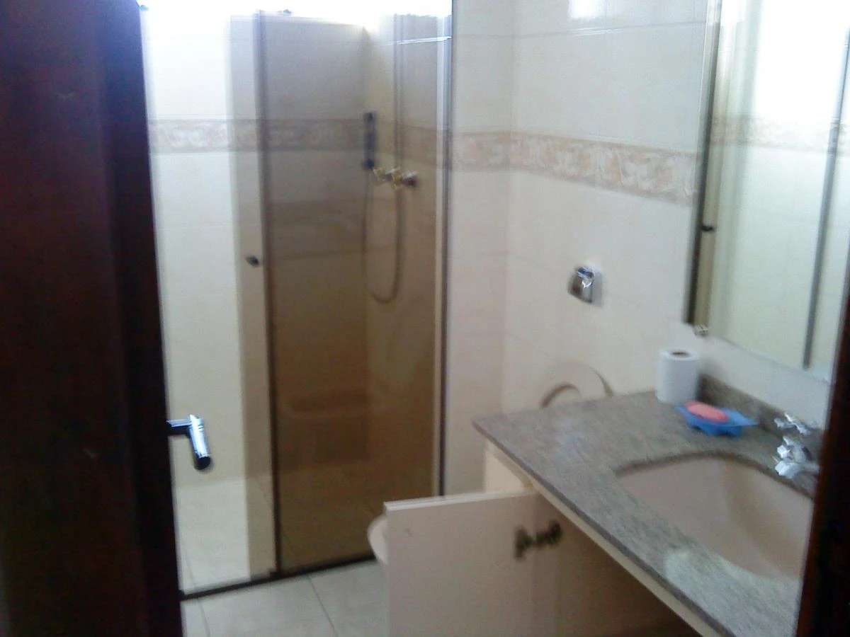 3-bedroom apartment with wood or laminate floors — photo 14