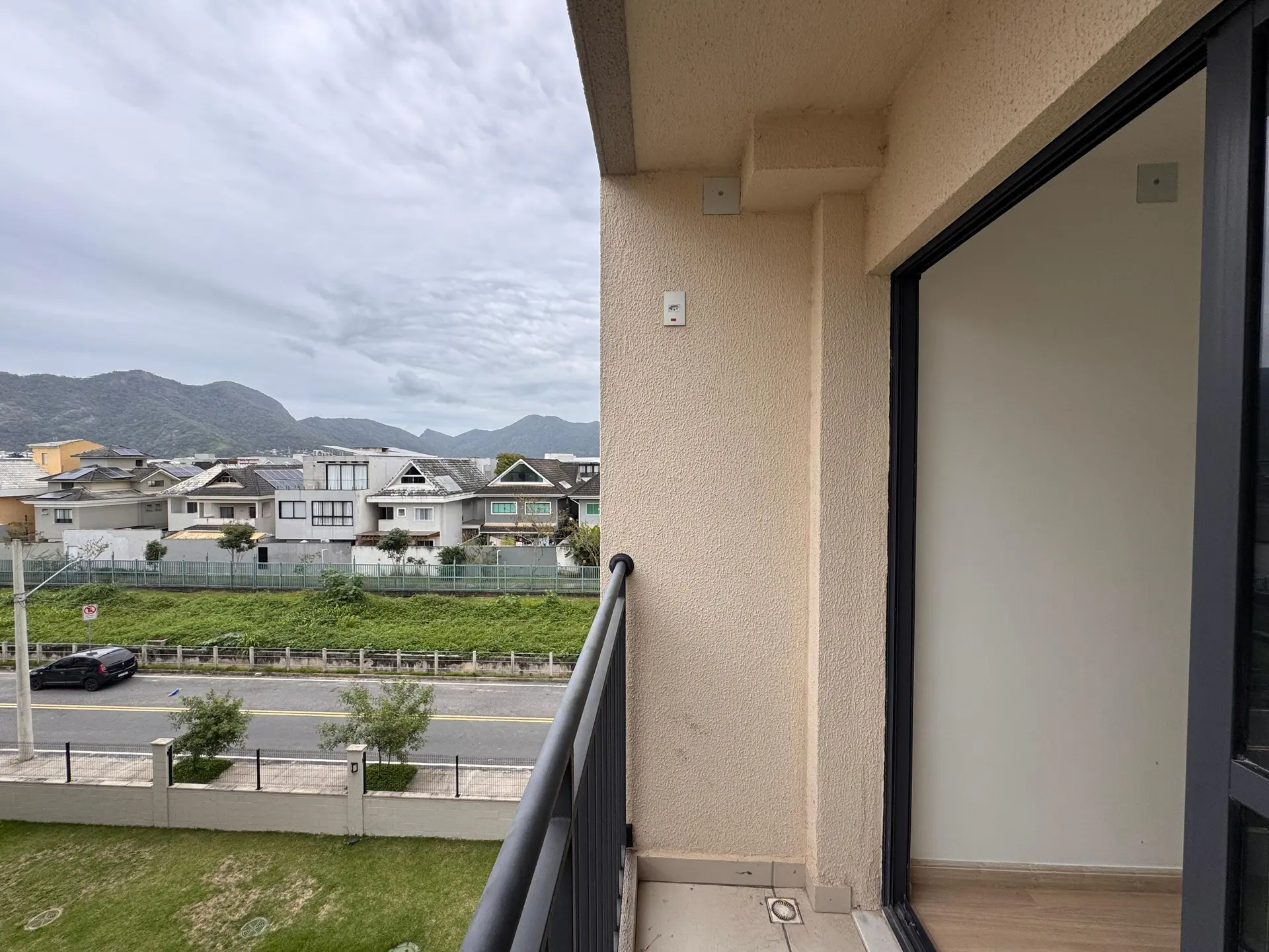 Unfurnished apartment with 2 bedrooms and balcony