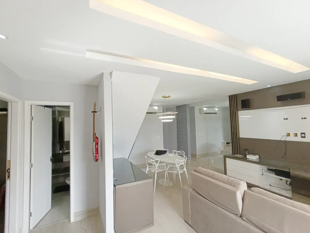 Apartamento com cozinha fechada e 4 banheiros — photo 11