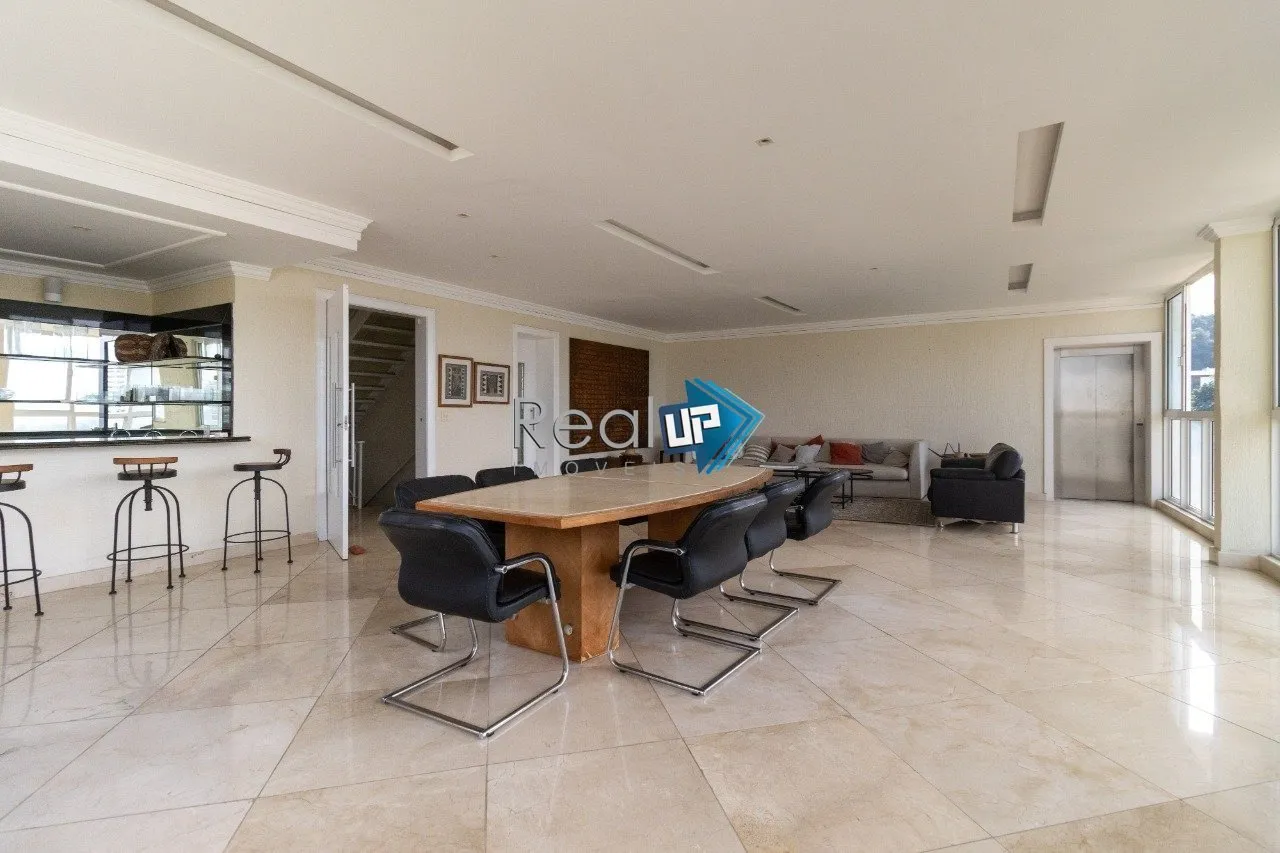 Condominium house with 5 bedrooms and 1081 m² plus laundry — photo 8
