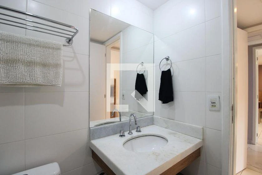 Furnished studio, 28 m², with a glass-enclosed balcony — photo 20