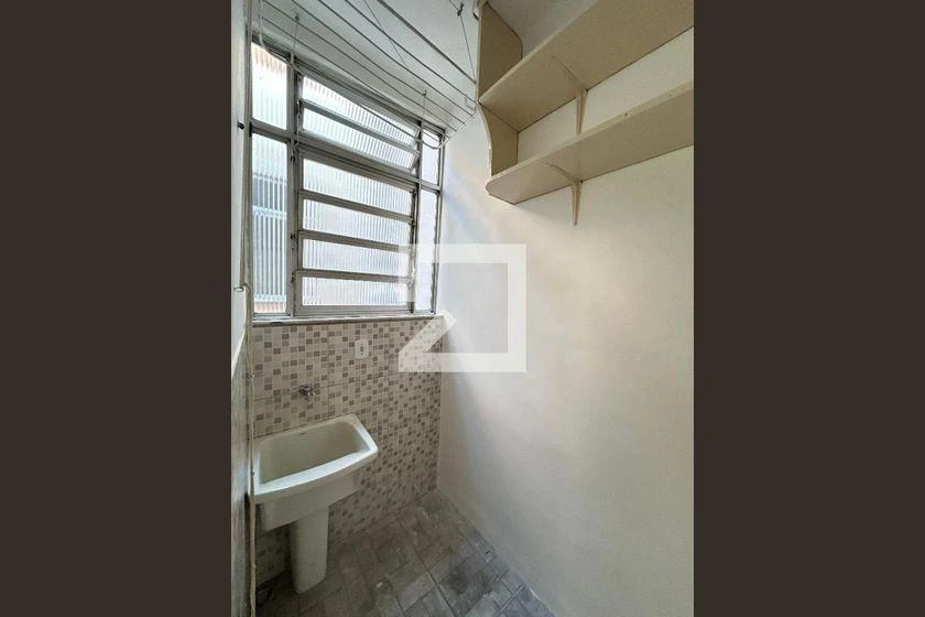 Apartamento com piso de madeira ou laminado, Pilares — photo 15