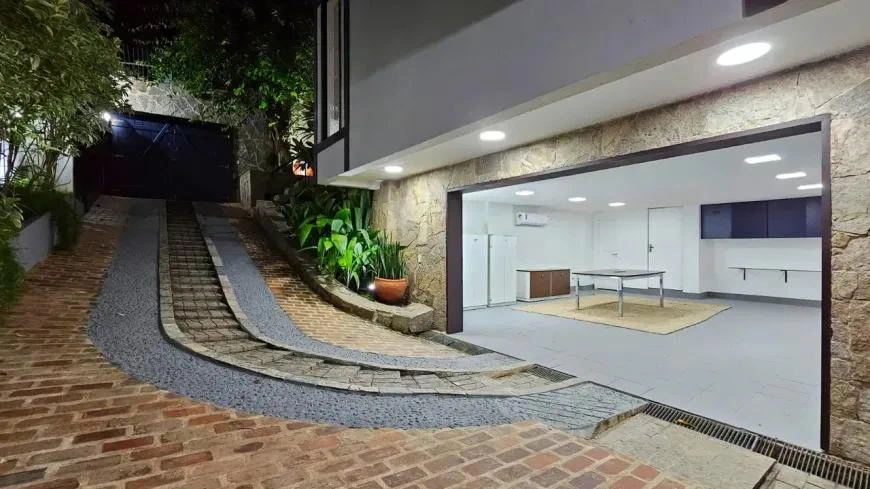 Rental house with 4 en-suite bedrooms and a pool — photo 8