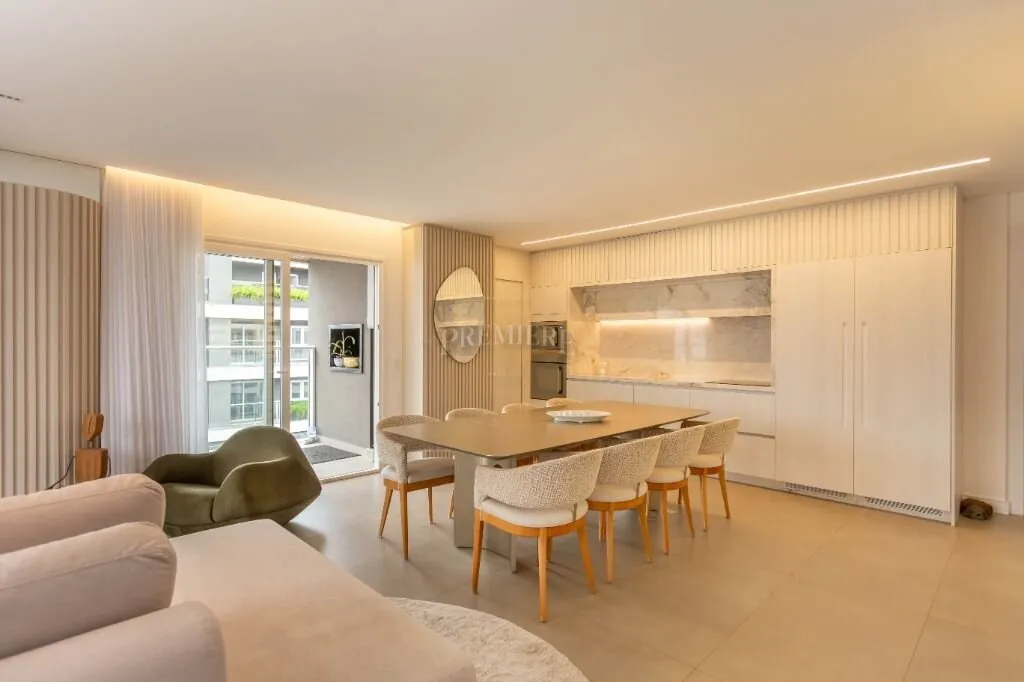 Furnished apartment, 194 m², with floor-to-ceiling windows — photo 2