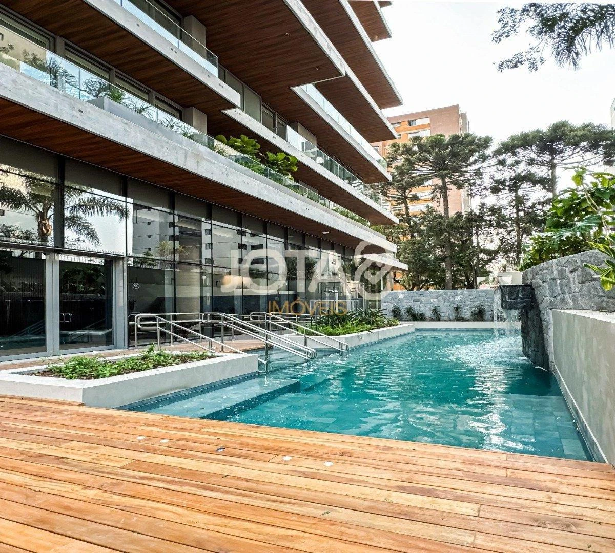 Furnished 195 m² apartment with 2 en-suite bedrooms — photo 33