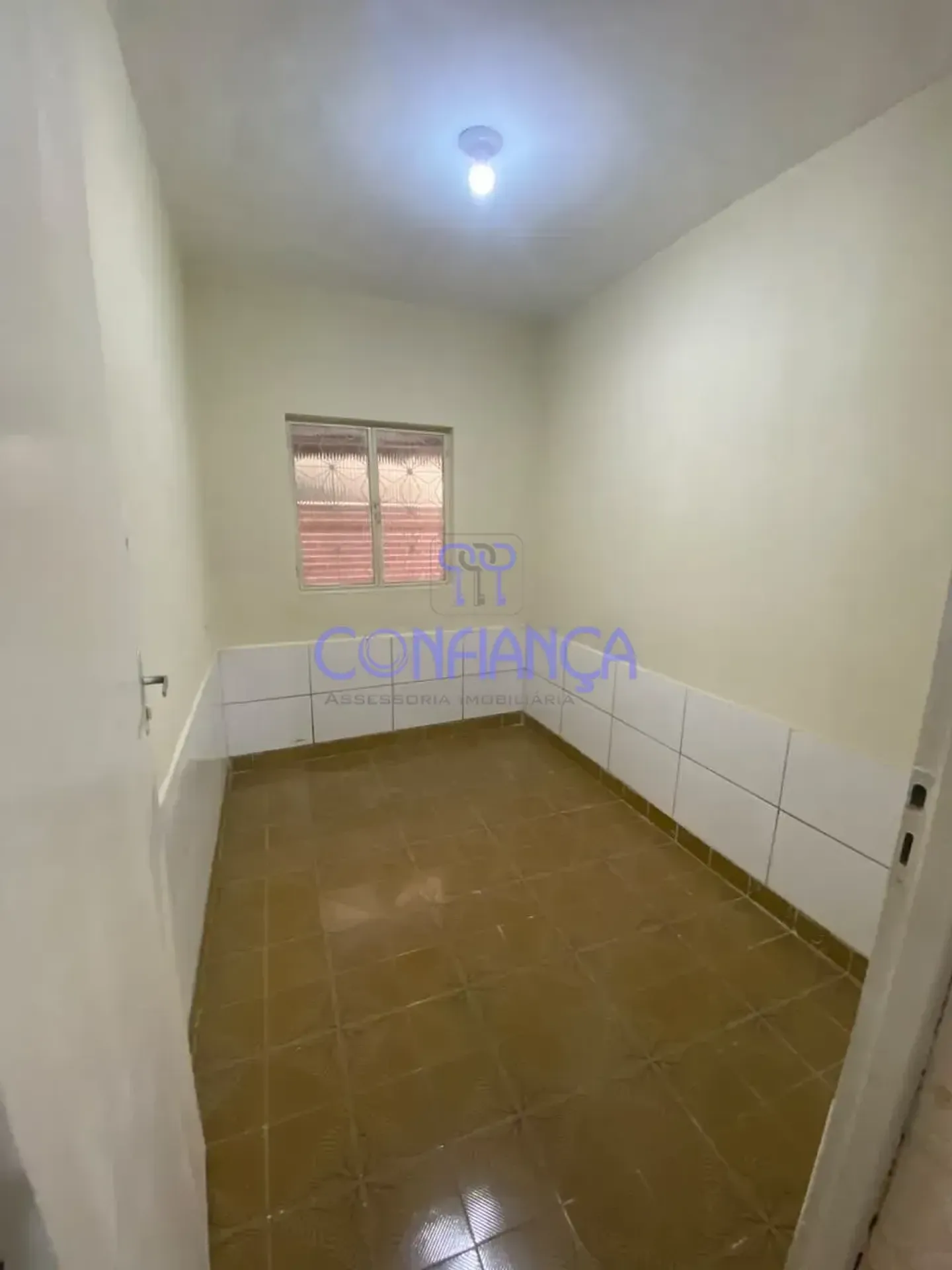 House with 3 bedrooms and a gas stove kitchen — photo 7