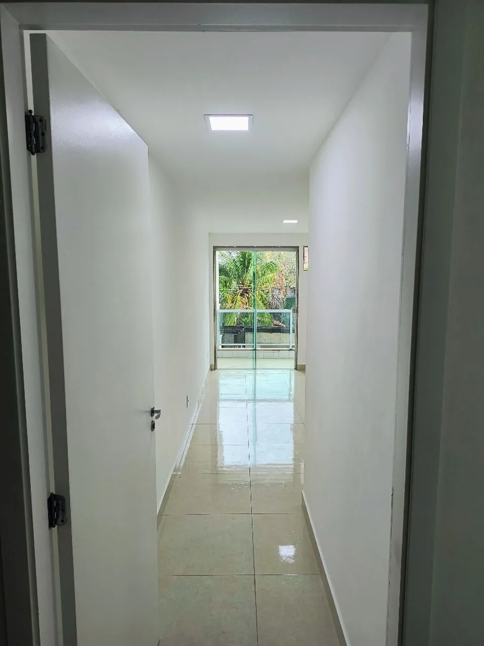 Unfurnished 1-bedroom apartment with balcony and 40 m² — photo 18