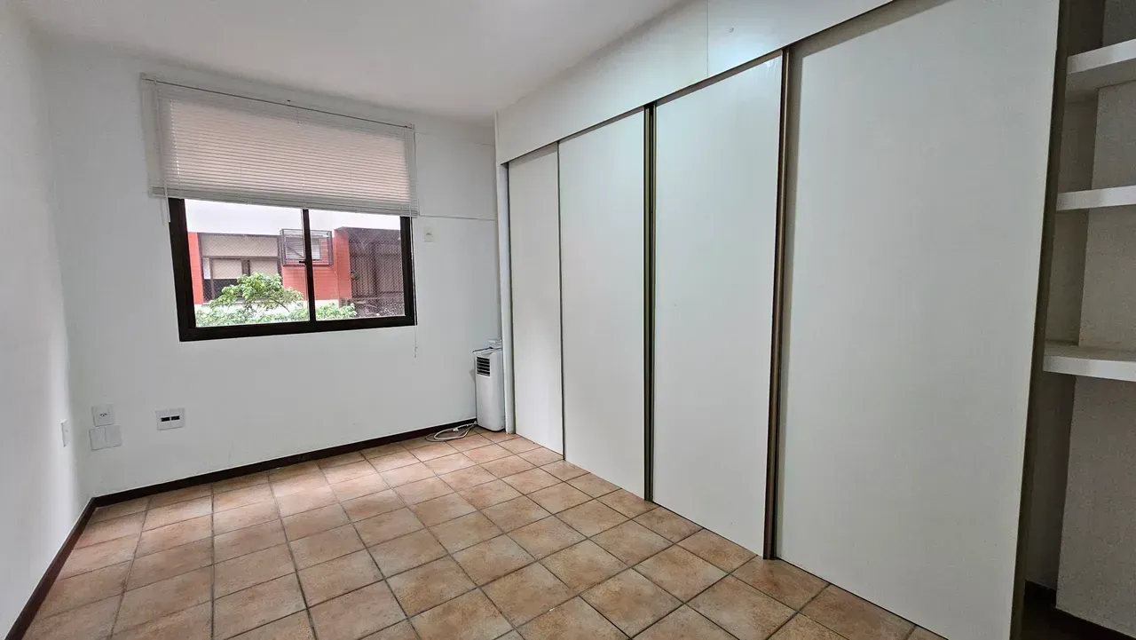 Apartment with 3 bedrooms and a balcony — photo 12