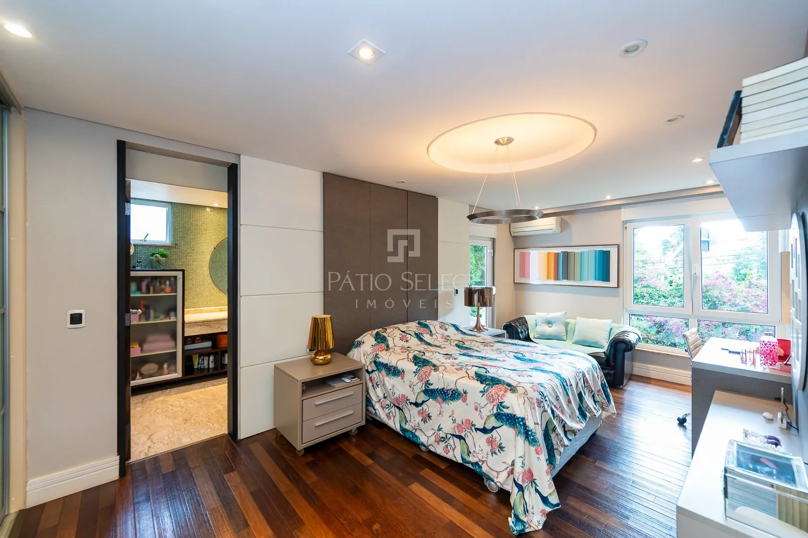 Floor-to-ceiling windows in a 6-bedroom house, 763 m² — photo 82