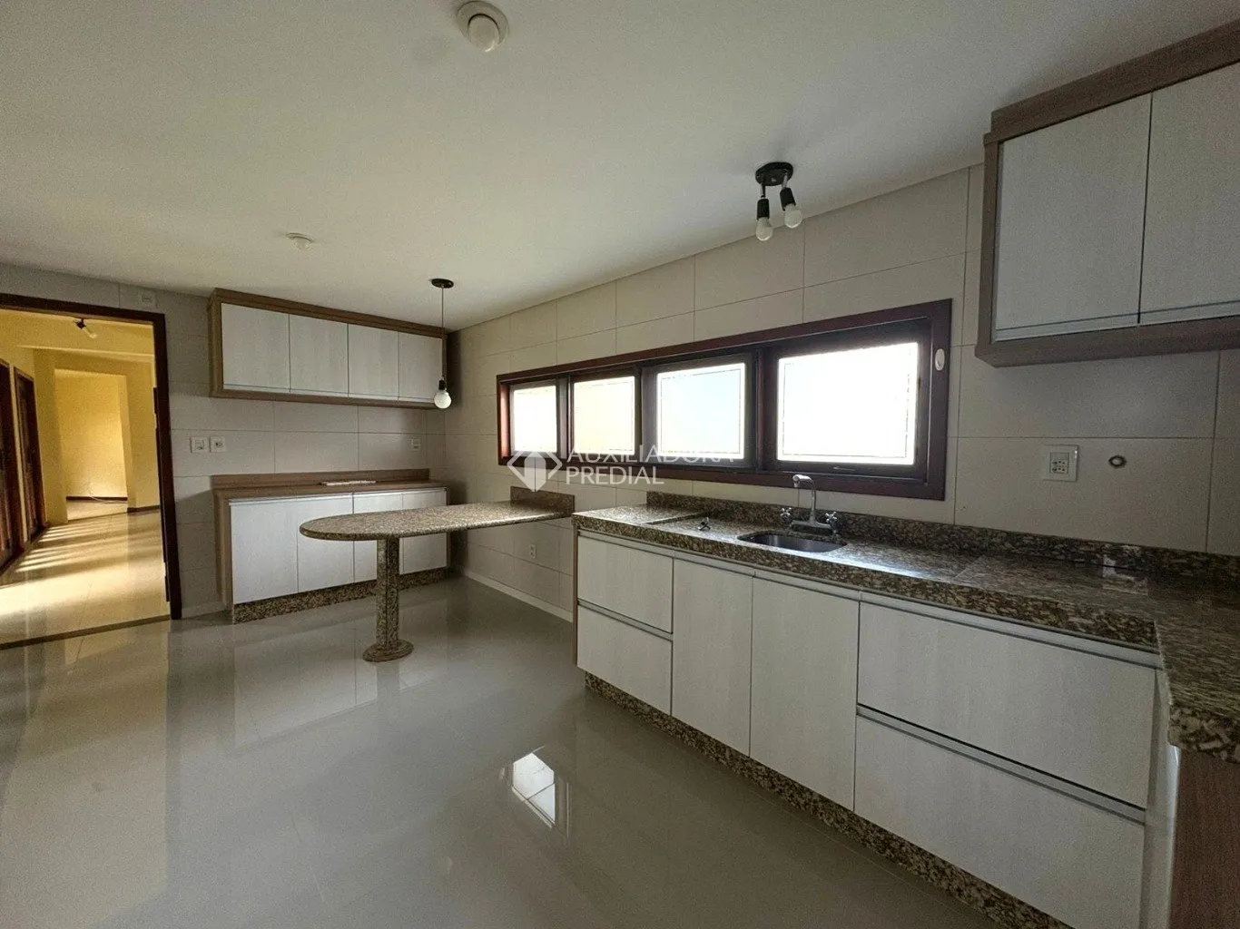 Closed-condominium house with 4 bedrooms and 3 bathrooms — photo 38