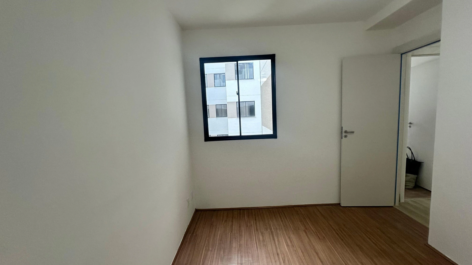 2-bedroom apartment in a building with a gym — photo 10