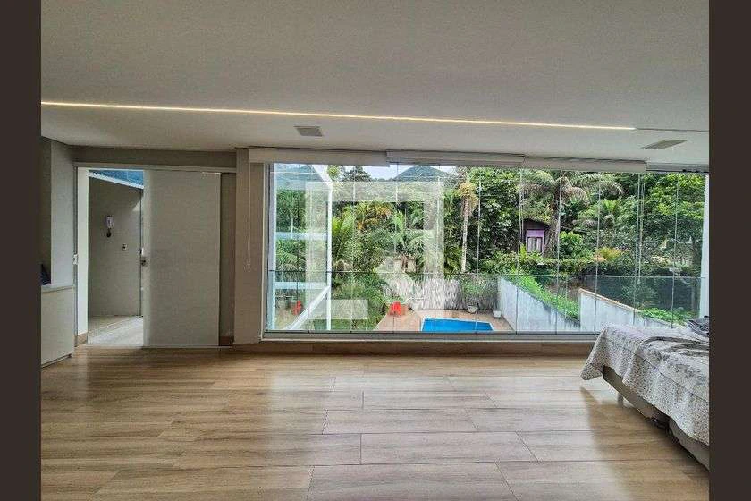 420 m² house with 4 en-suite bedrooms and private garden — photo 12