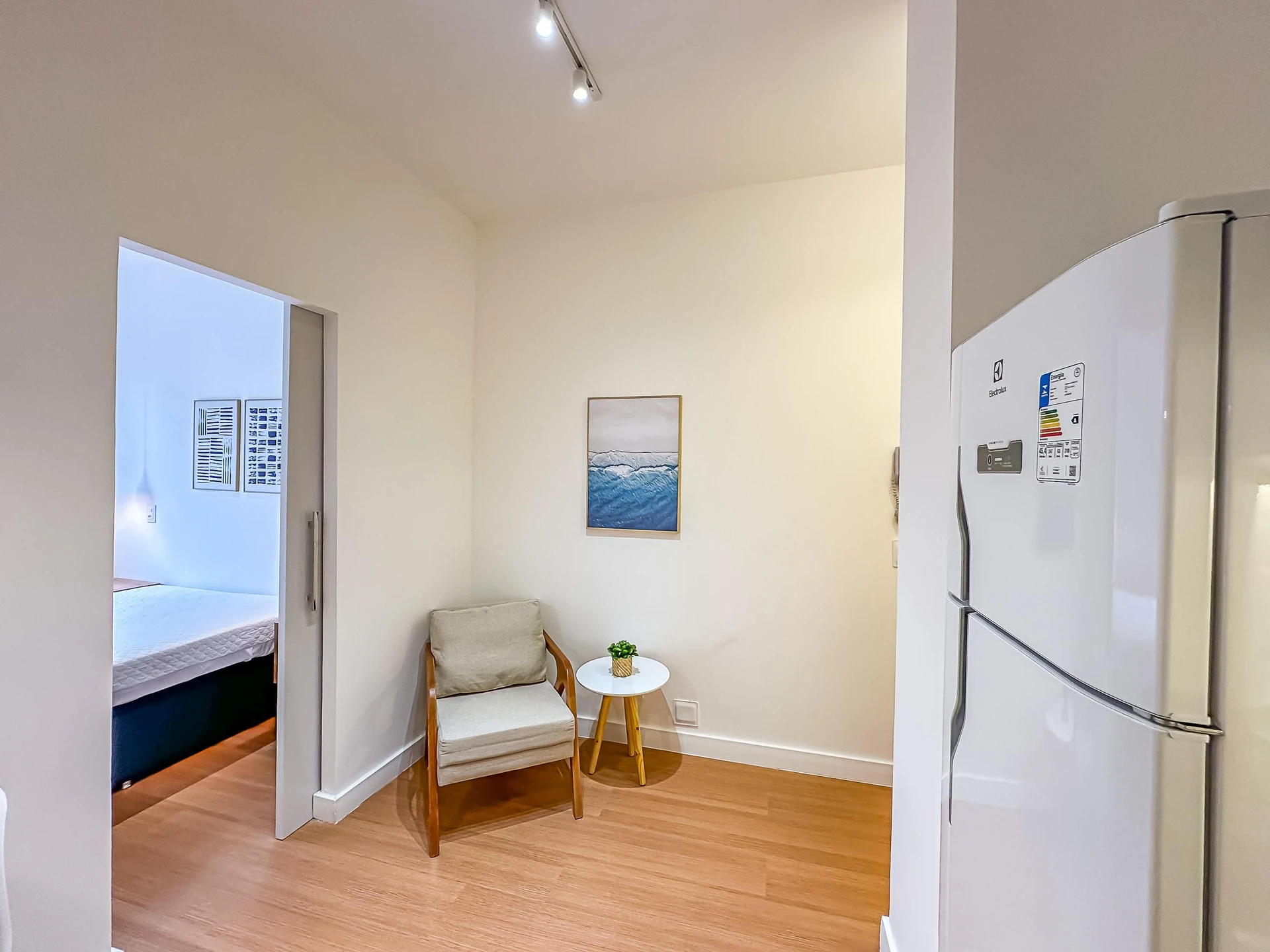 Furnished apartment, 35 m², with a home office — photo 2