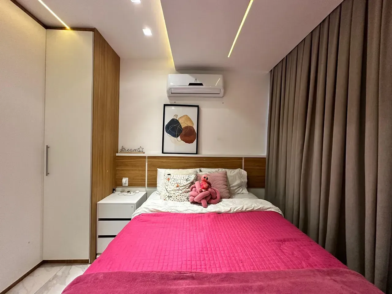 Furnished 250 m² apartment with 4 bedrooms and 5 bathrooms — photo 56