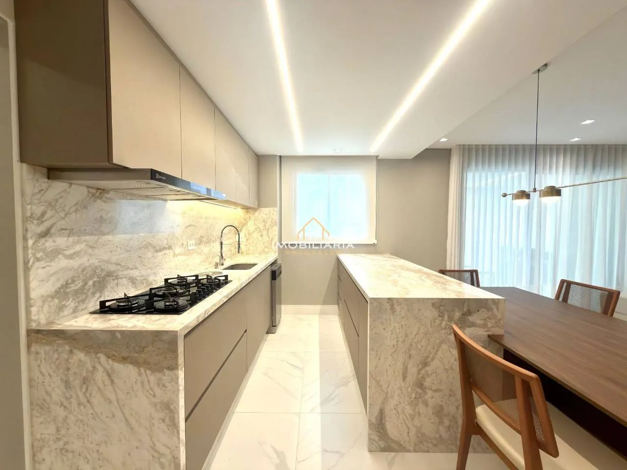 Floor-to-ceiling windows in a 3-bedroom apartment, 138 m² — photo 34