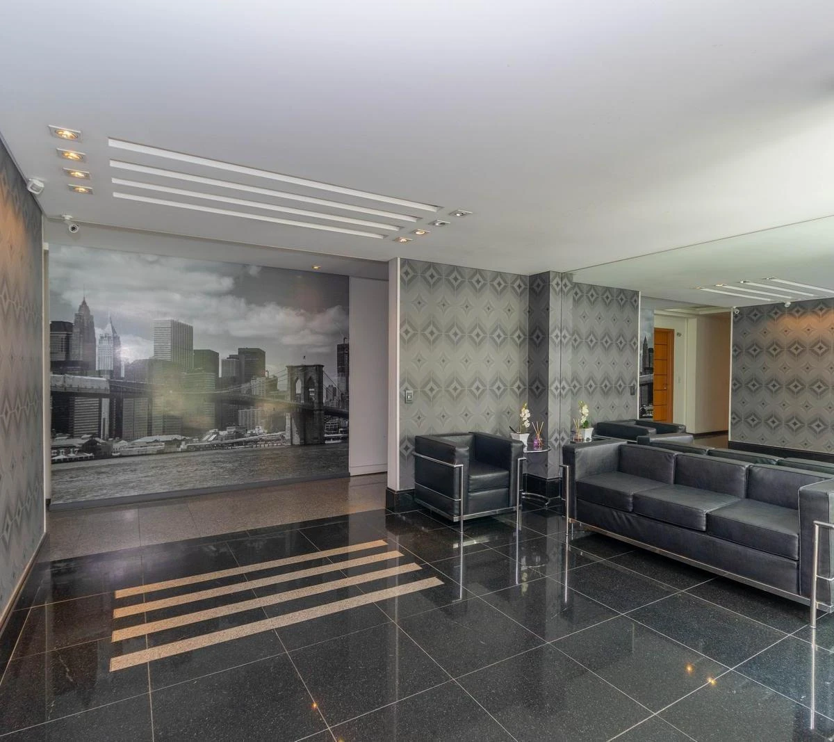 2-bedroom apartment with balcony and open-plan kitchen — photo 20