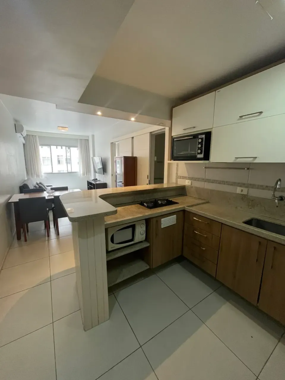Apartamento mobiliado com 1 dormitório, 2 banheiros e 1 vaga — photo 2