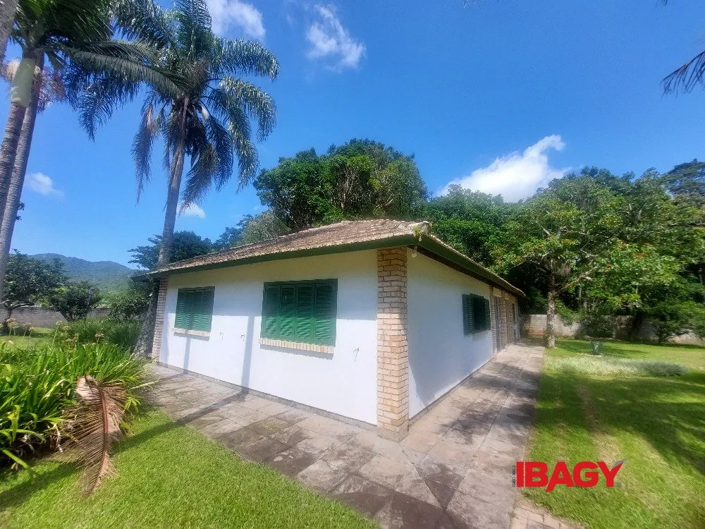 Furnished house with 5 bedrooms on 5200 m² — photo 31